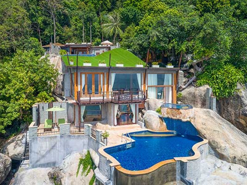 Presidential Pool Suite