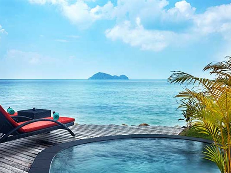 Deluxe Beach Front Pool Suite